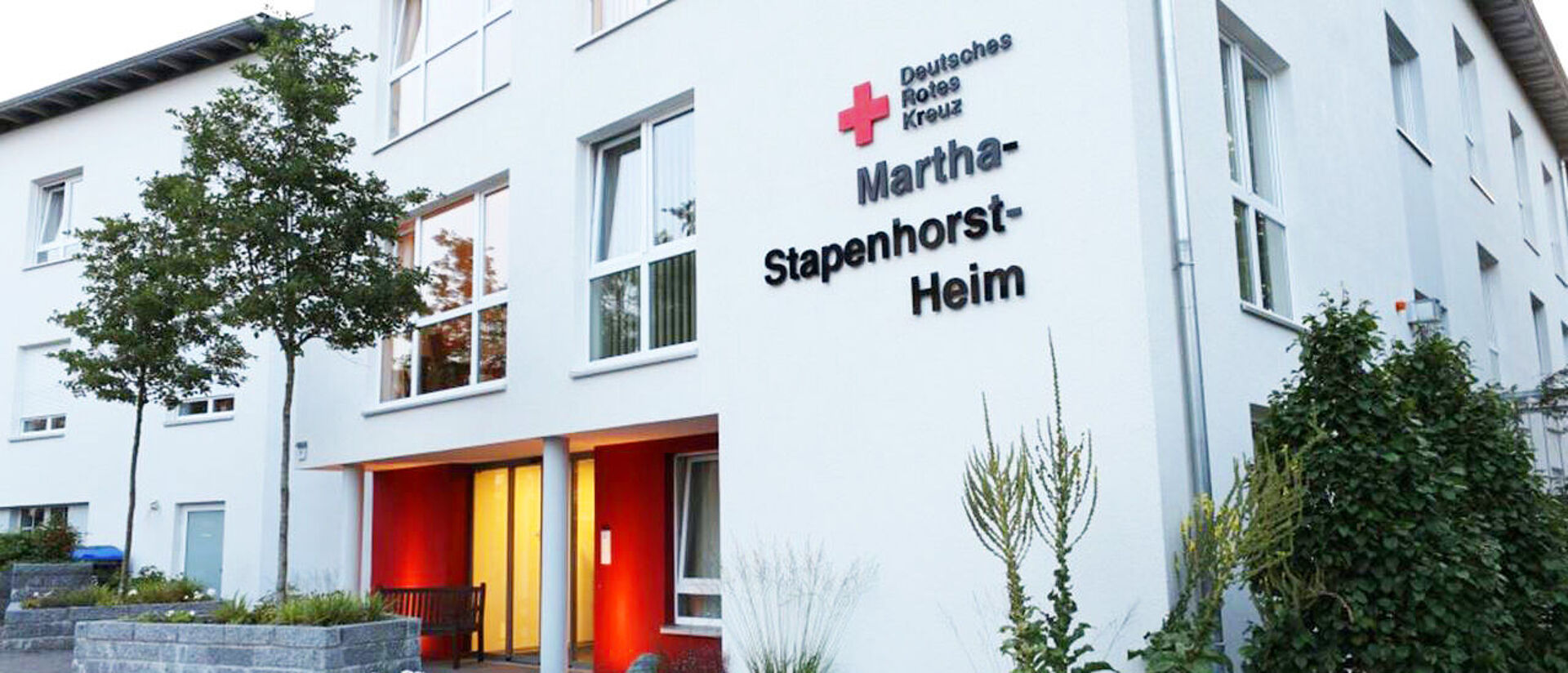 Außenansicht - DRK Bielefeld Martha-Stapenhorst-Heim Außenansicht einer stationären Pflegeeinrichtung